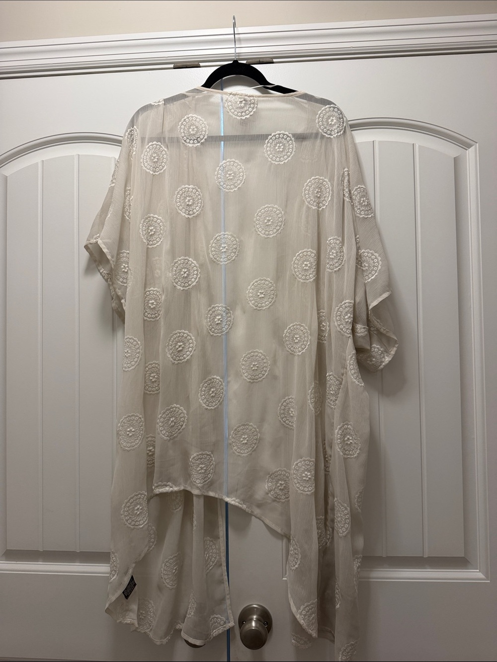 Knox Rose Cream Embroidered Sheer Kimono - Picture 2 of 4